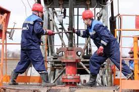 бурильщик скважин на нефтегазовых месторождениях